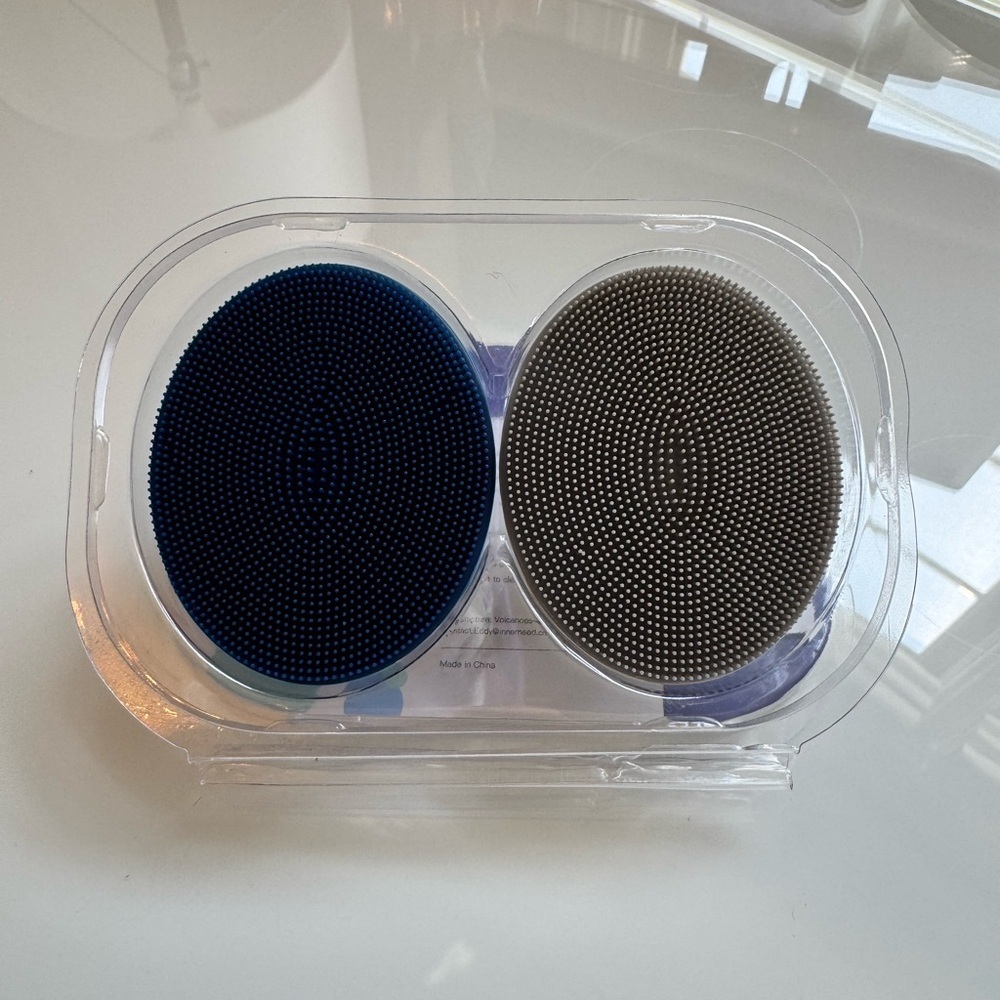 NIB Set of 2 Silicone Face Scrubber Clean Brush in Blue & Gray - Picture 4 of 4